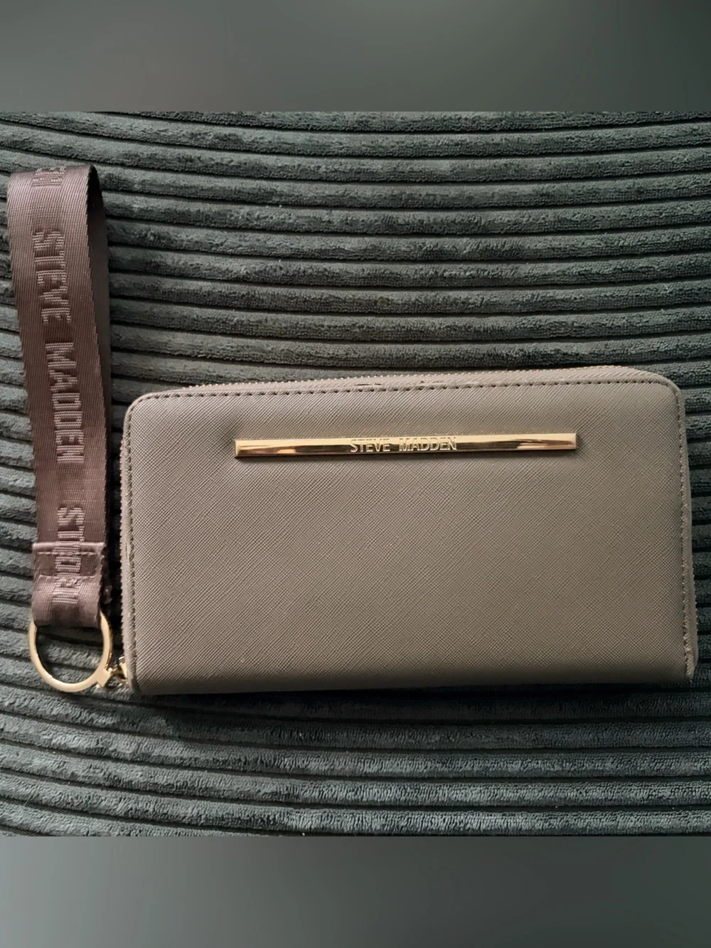 Steve Madden Olive Green Zip-Around Wristlet Wallet with Gold Bar